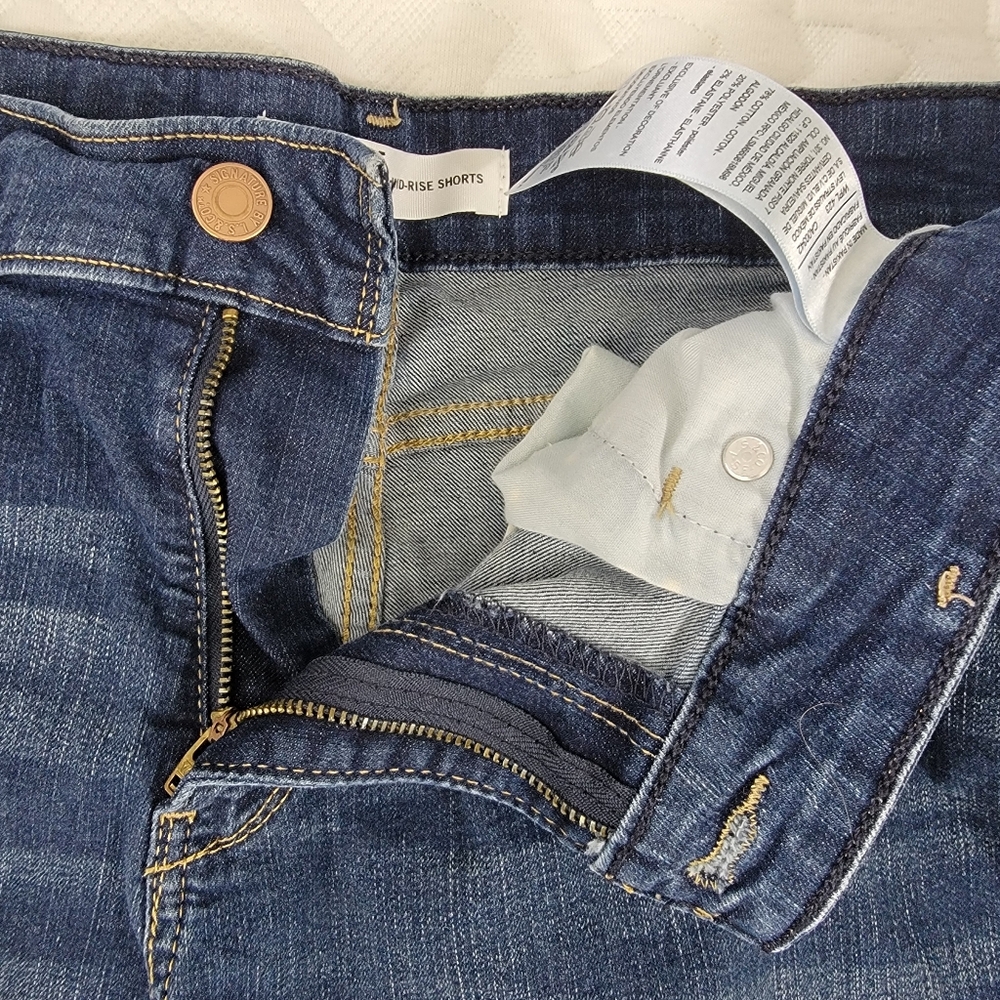 Levi's Levi Strauss Signature Mid Rise Cuffed Medium Wash Denim Shorts Size 12 - Picture 2 of 10